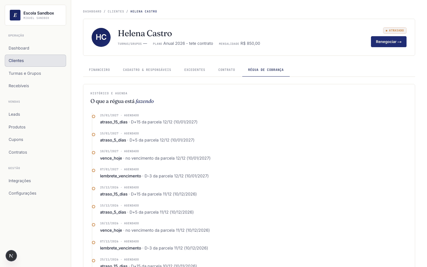 Régua de cobrança automática de mensalidade no Appmax Edu, com histórico de notificações e status da fatura